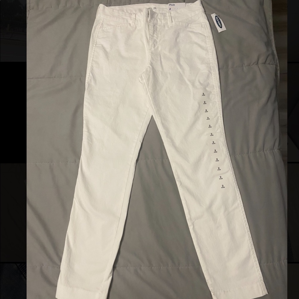 White Mid Rise Pixie Jean Pant - Sz 2 - NWT - Old Navy - In this Season
